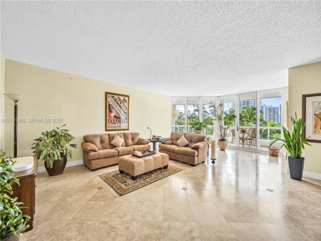  3 BR,  2.50 BTH &nbsp; style home in Aventura