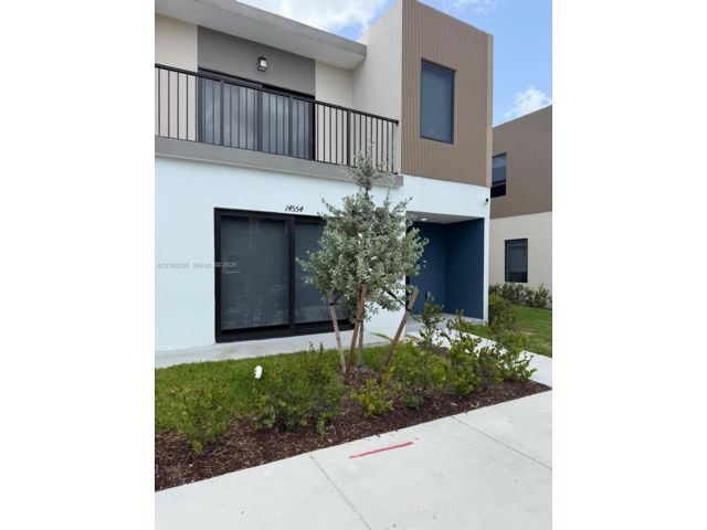  3 BR,  2.00 BTH &nbsp;Townhouse style home in Homestead