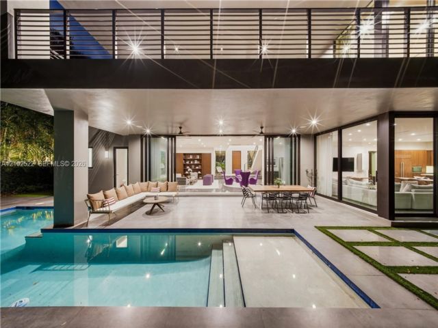  6 BR,  6.50 BTH &nbsp; style home in Miami
