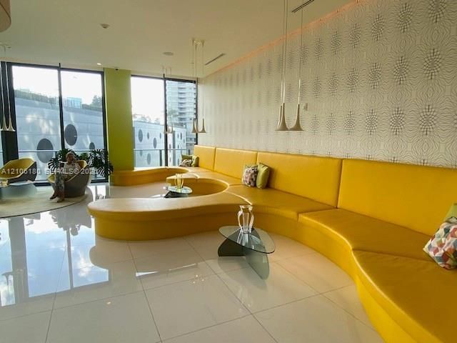 [PHOTO]
