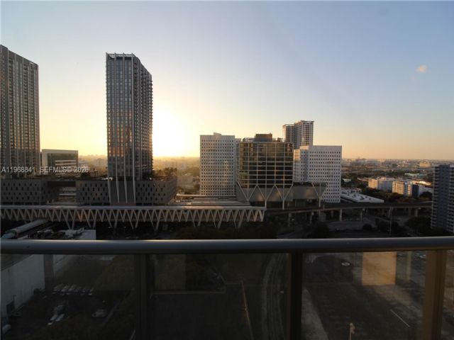 [PHOTO]