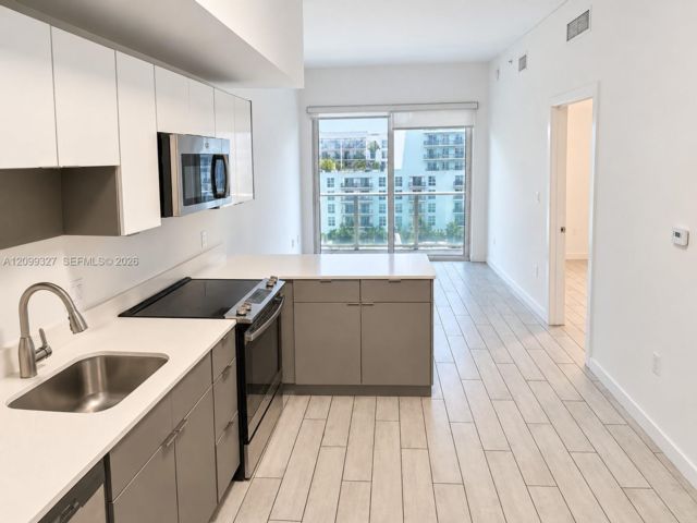  1 BR,  1.00 BTH &nbsp; style home in Miami