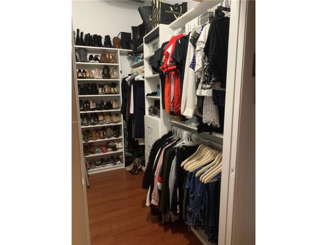 [PHOTO]