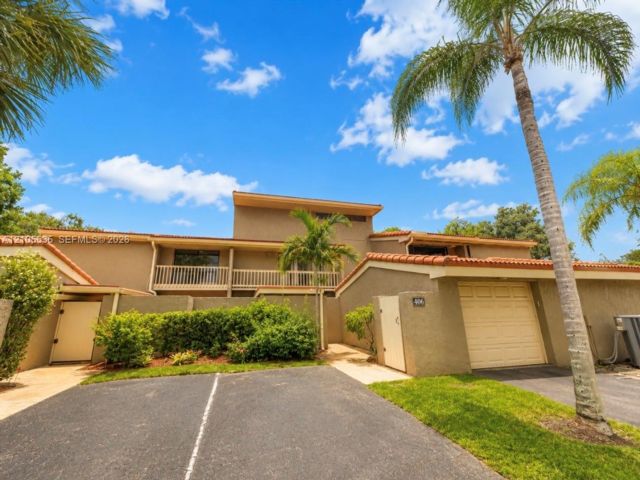  4 BR,  2.50 BTH &nbsp; style home in Hollywood
