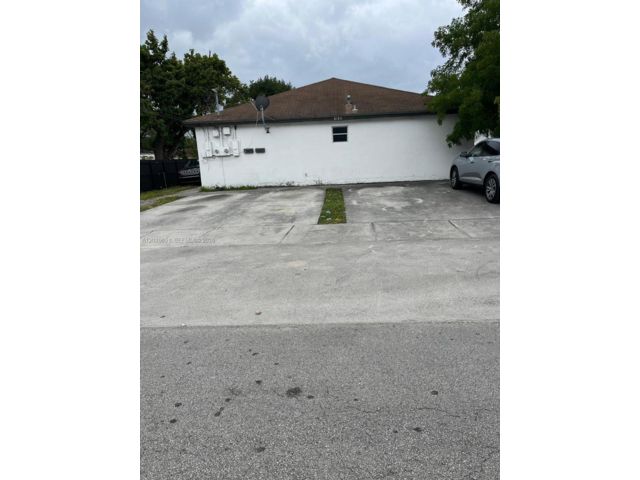  4 BR,  2.00 BTH &nbsp; style home in Miami