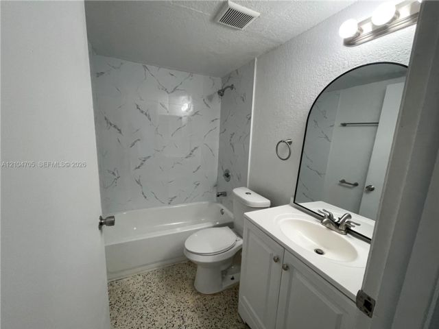 [PHOTO]