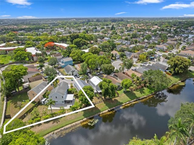  4 BR,  2.50 BTH &nbsp; style home in Sunrise