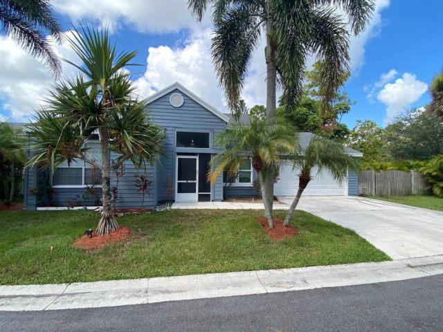  3 BR,  2.00 BTH &nbsp; style home in Wellington