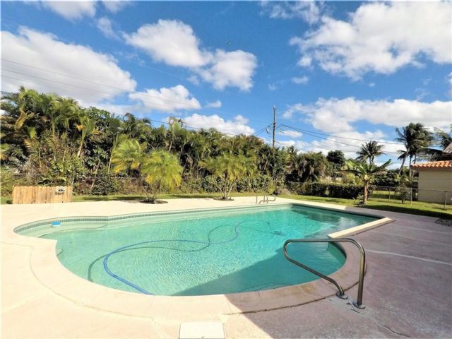  4 BR,  2.00 BTH &nbsp; style home in Plantation