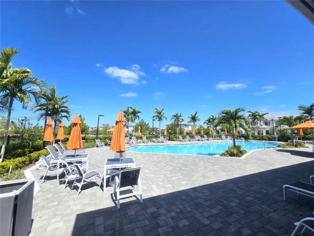 [PHOTO]