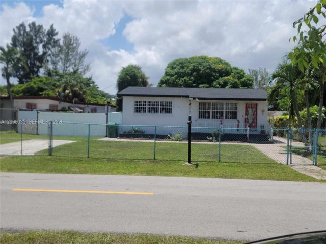  2 BR,  1.00 BTH &nbsp; style home in Miami