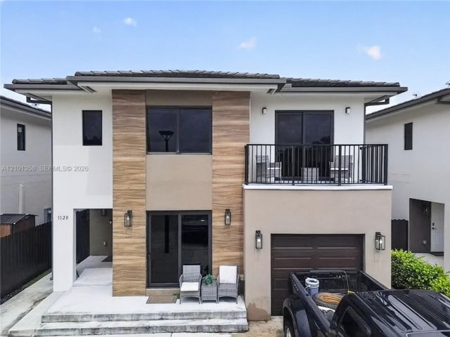  5 BR,  4.50 BTH &nbsp; style home in Florida City