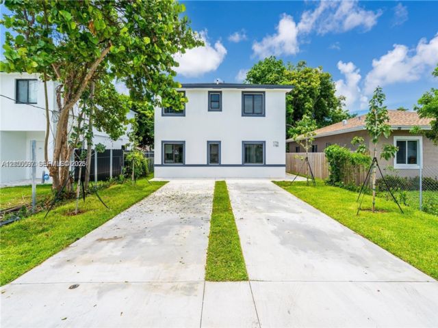  3 BR,  3.00 BTH &nbsp; style home in Miami
