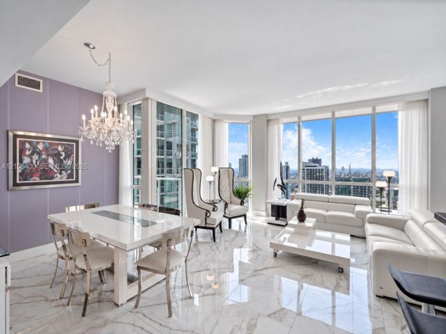 3 BR,  3.00 BTH &nbsp; style home in Miami