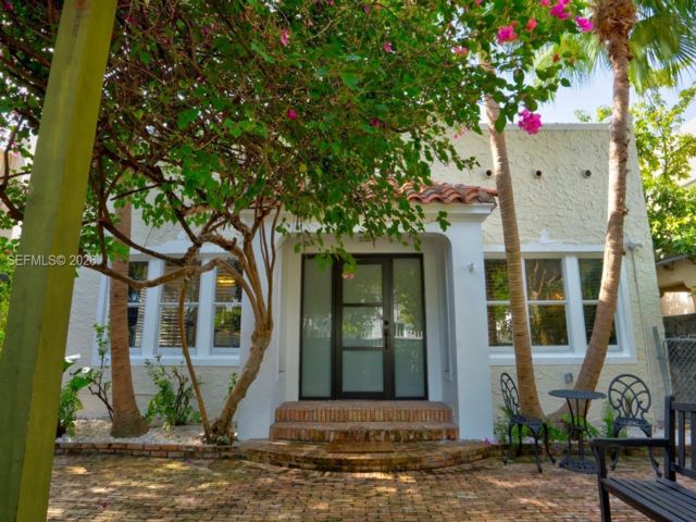  4 BR,  2.00 BTH &nbsp; style home in Miami