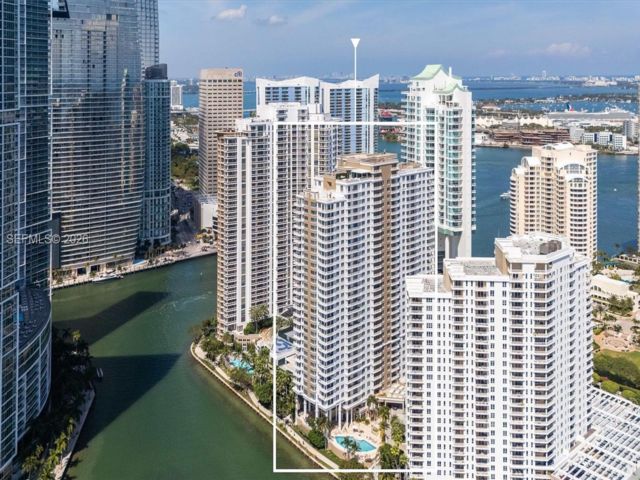  3 BR,  3.00 BTH &nbsp; style home in Miami