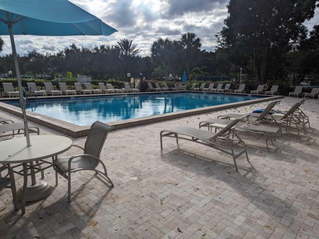 [PHOTO]