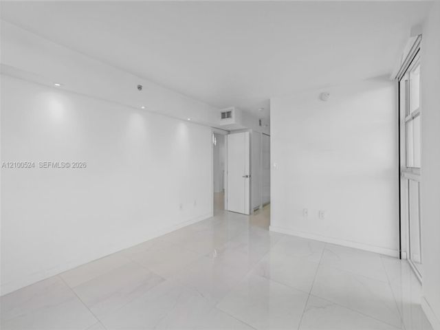 [PHOTO]