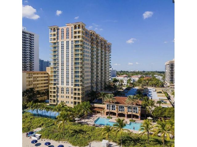  2 BR,  2.00 BTH &nbsp; style home in Hallandale Beach