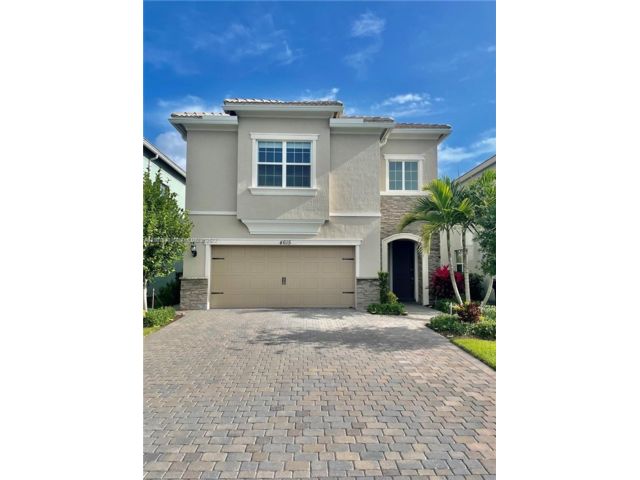  3 BR,  2.50 BTH &nbsp; style home in Hollywood