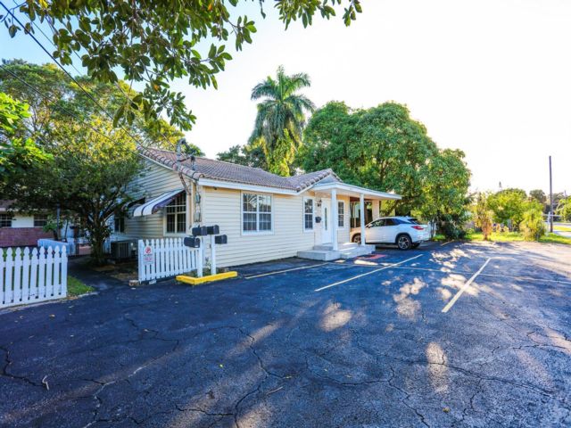  4 BR,  2.00 BTH &nbsp; style home in Hollywood
