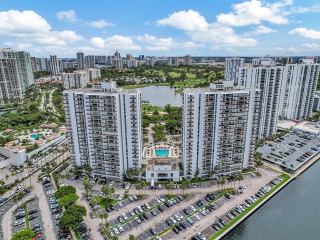  4 BR,  3.00 BTH &nbsp; style home in Aventura