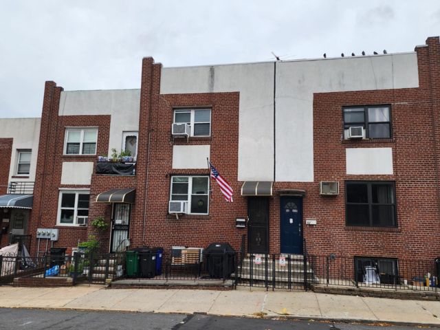  2 BR,  3.00 BTH &nbsp;Other style home in Elmhurst