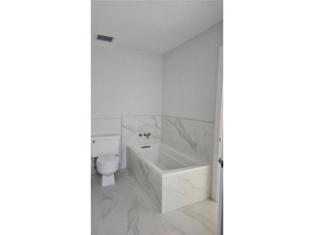 [PHOTO]