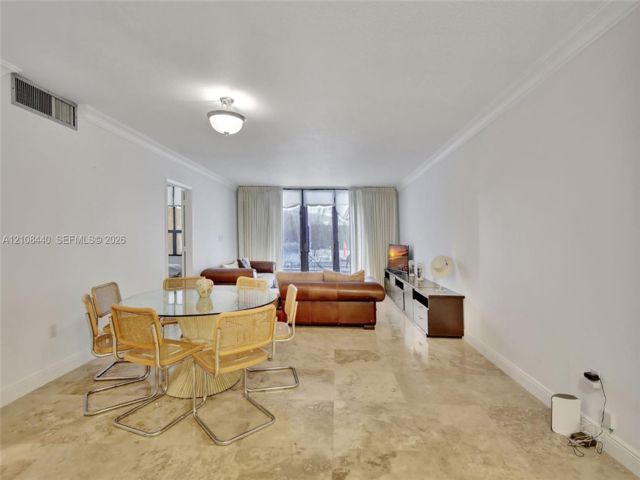  2 BR,  2.00 BTH &nbsp; style home in Bal Harbour