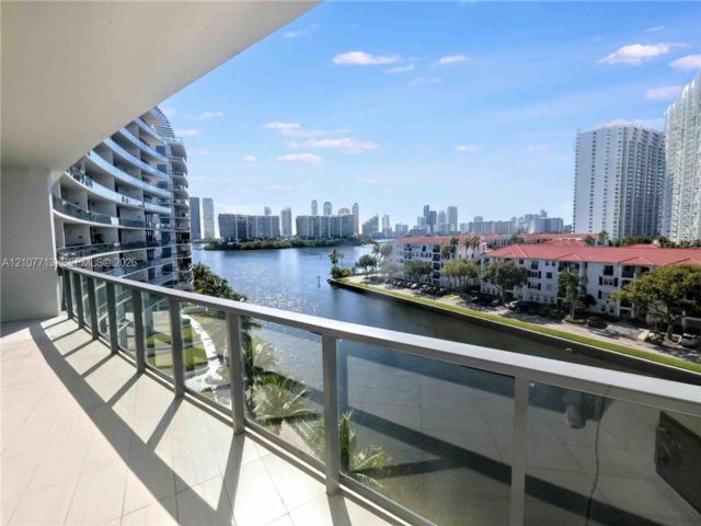  4 BR,  5.50 BTH &nbsp; style home in Aventura
