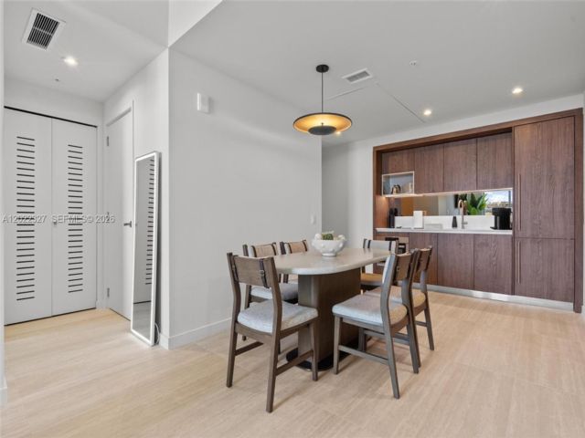  2 BR,  2.00 BTH &nbsp; style home in Miami