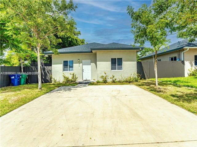  3 BR,  2.00 BTH &nbsp; style home in Miami