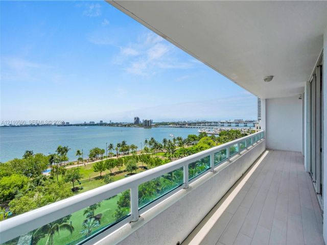  2 BR,  2.00 BTH &nbsp; style home in Miami