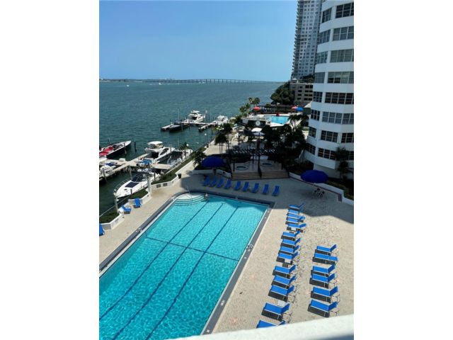  2 BR,  2.00 BTH &nbsp; style home in Miami