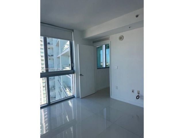 [PHOTO]