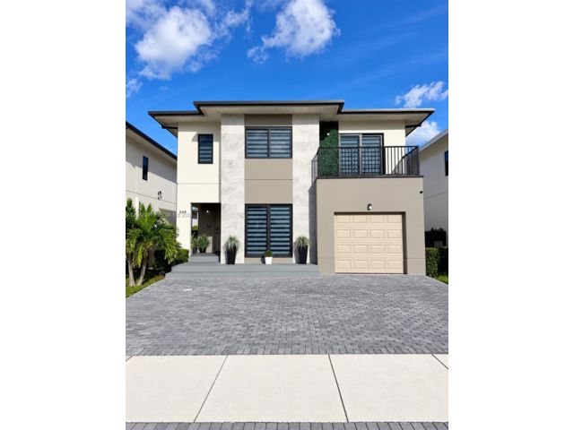  5 BR,  4.50 BTH &nbsp; style home in Florida City