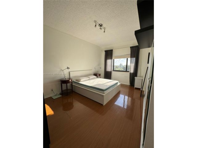 [PHOTO]
