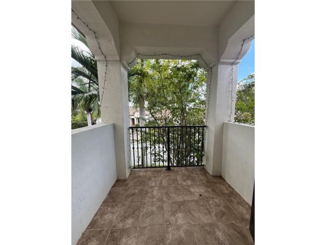 3 BR,  3.00 BTH &nbsp; style home in Cooper City