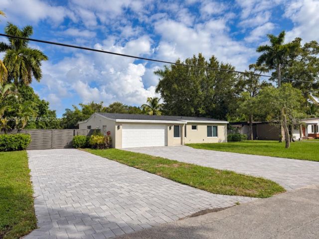  2 BR,  2.00 BTH &nbsp; style home in Plantation