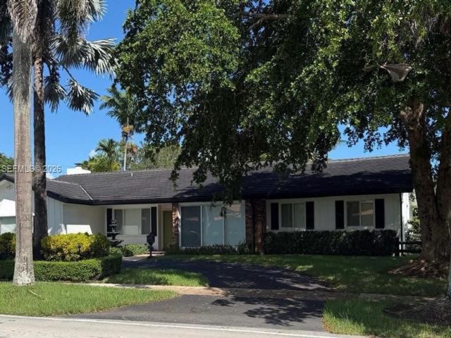  4 BR,  3.00 BTH &nbsp; style home in Pinecrest