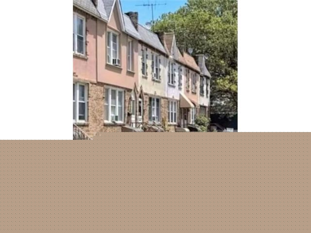  5 BR,  3.00 BTH &nbsp;Multi-family style home in Gravesend