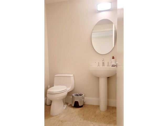 [PHOTO]
