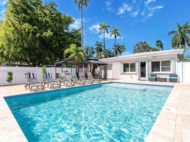  3 BR,  2.00 BTH &nbsp; style home in Hollywood