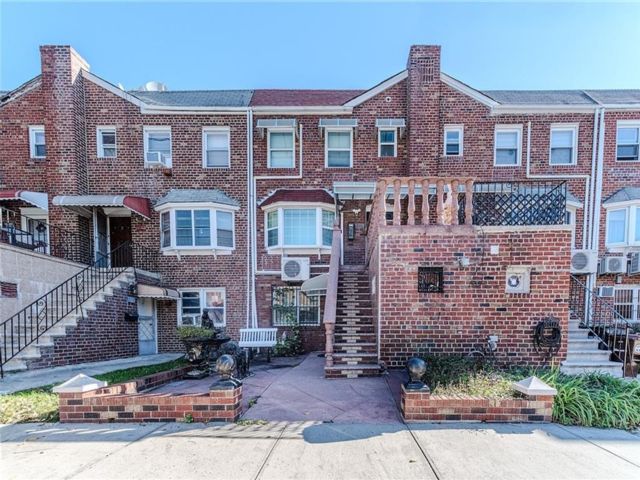  5 BR,  3.00 BTH &nbsp;Multi-family style home in Sheepshead Bay