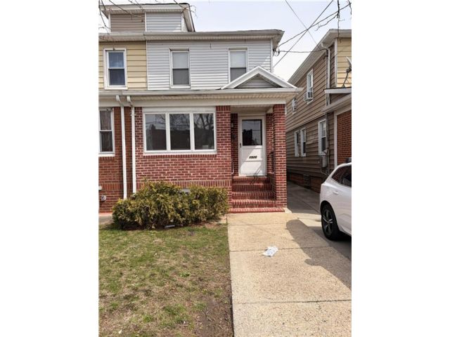  3 BR,  2.00 BTH &nbsp;Single family style home in Old Mill Basin