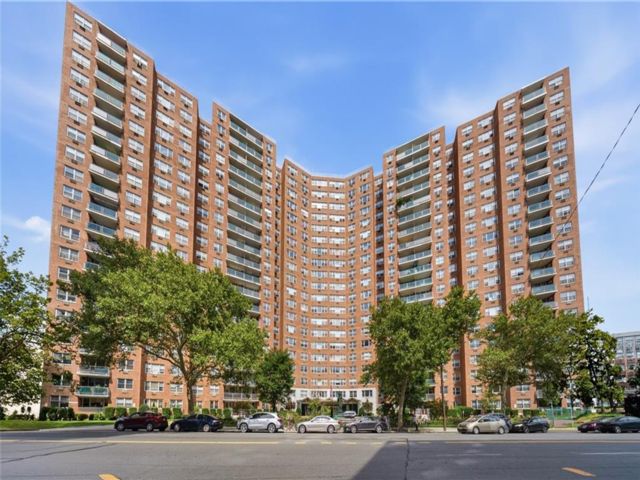  2 BR,  1.00 BTH &nbsp;Co-op style home in East Flatbush