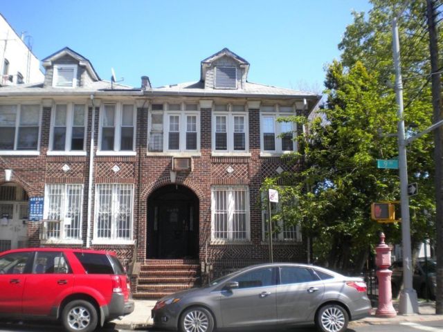  8 BR,  6.00 BTH &nbsp;Multi-family style home in Boro-park