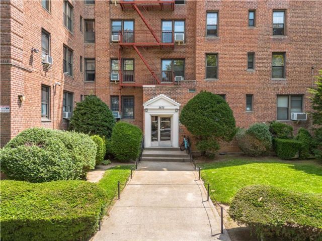  1 BR,  1.00 BTH &nbsp;Co-op style home in Sheepshead Bay