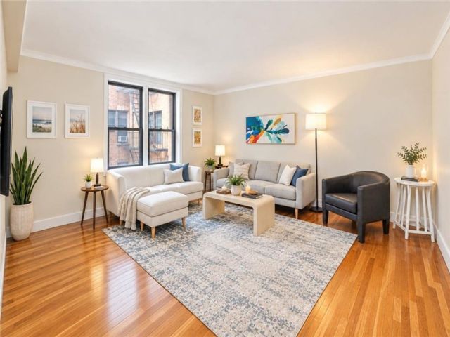  1 BR,  1.00 BTH &nbsp;Co-op style home in Bay Ridge