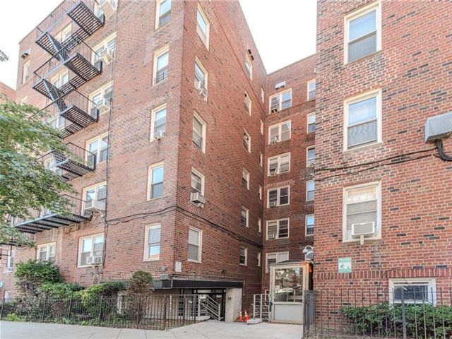  1 BR,  1.00 BTH &nbsp;Co-op style home in Bensonhurst